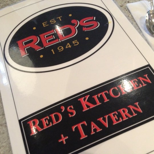 Снимок сделан в Red&#39;s Kitchen &amp; Tavern пользователем Christina R. 6/9/2012