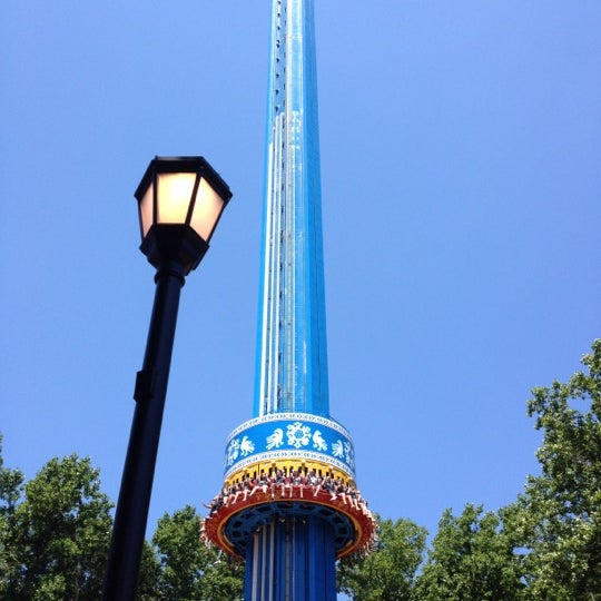 Photo taken at Mäch Tower - Busch Gardens by Amanda S. on 6/3/2012