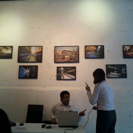 Das Foto wurde bei The Warehouse KL von Azizul R. am 5/10/2012 aufgenommen