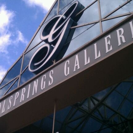 รูปภาพถ่ายที่ CoolSprings Galleria โดย Hayley K. เมื่อ 2/21/2012