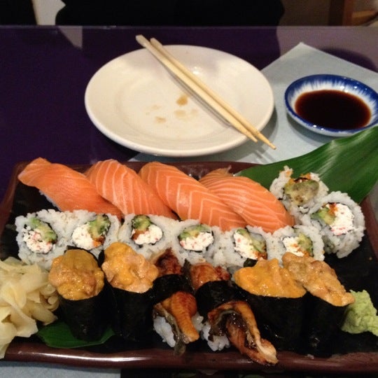 3/1/2012 tarihinde Flair L.ziyaretçi tarafından Shiki Japanese Restaurant'de çekilen fotoğraf