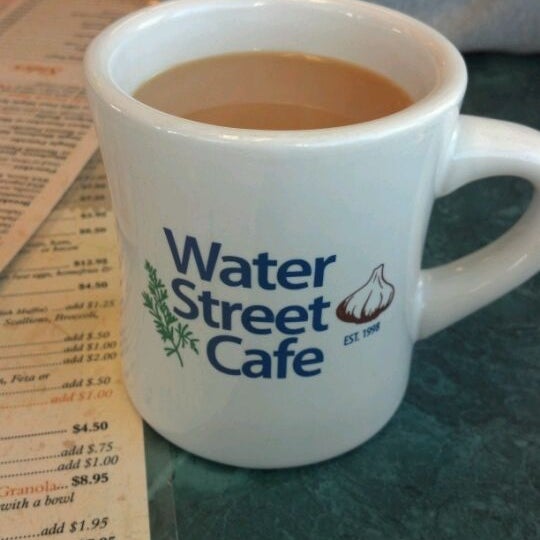 Foto tirada no(a) Water Street Cafe por Kathleen B. em 2/26/2012
