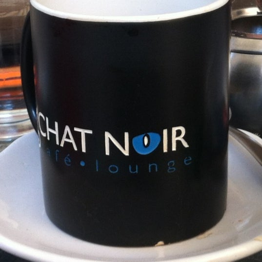 Das Foto wurde bei Chat Noir ·  Cafe Lounge von Oscar P. am 4/18/2012 aufgenommen