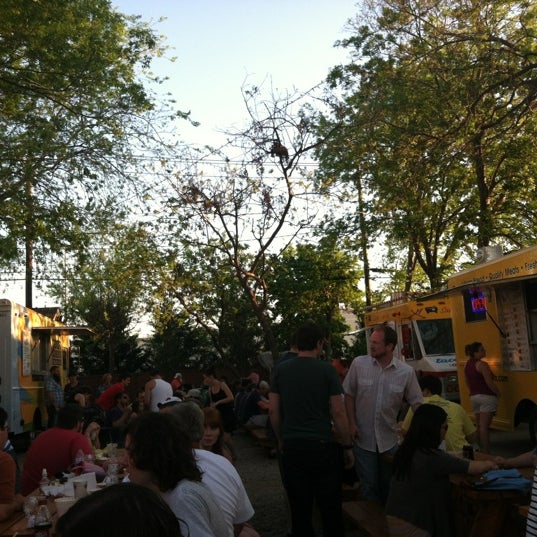 3/26/2012 tarihinde Visit Fort Worth T.ziyaretçi tarafından Fort Worth Food Park'de çekilen fotoğraf