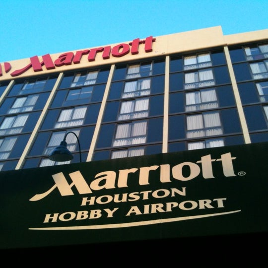 Foto diambil di Houston Marriott South at Hobby Airport oleh Kevin G. pada 3/27/2012