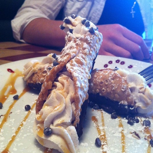 Das Foto wurde bei Frugatti&#39;s Italian Eatery von Veronika E. am 5/25/2012 aufgenommen