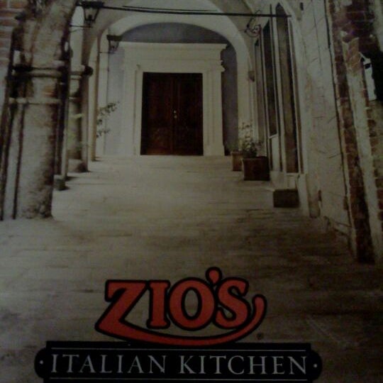 รูปภาพถ่ายที่ Zio&#39;s Italian Kitchen โดย Kimberly W. เมื่อ 2/5/2012