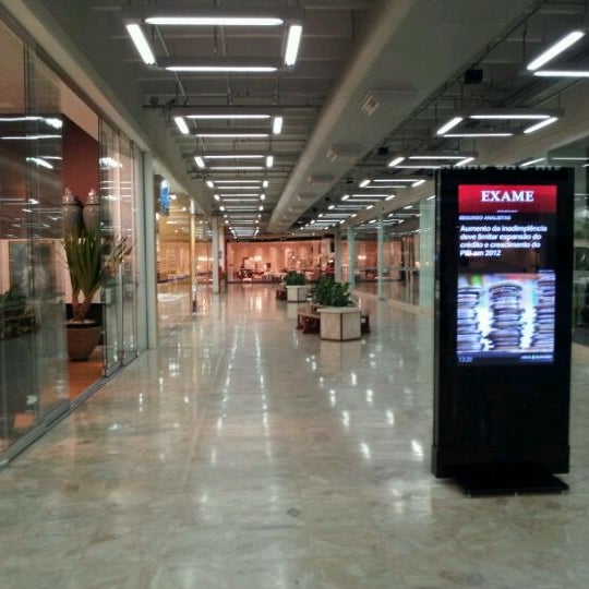 Photo taken at Shopping Lar Center by Joaquim G. on 4/1/2012