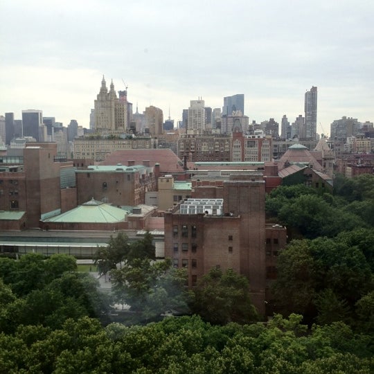 รูปภาพถ่ายที่ Excelsior Hotel NYC โดย Corbin K. เมื่อ 6/10/2012