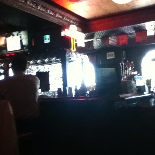 4/22/2012 tarihinde Joseph H.ziyaretçi tarafından Knuckles Sports Bar'de çekilen fotoğraf