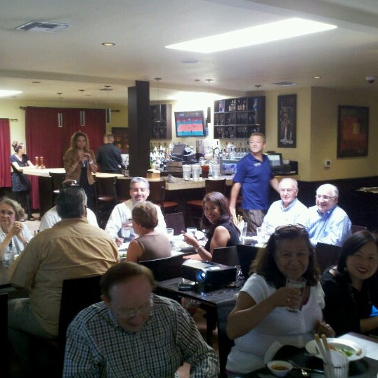 Das Foto wurde bei 1515 Restaurant &amp; Lounge von Katey Dallosto S. am 7/30/2012 aufgenommen