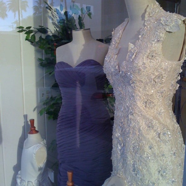 Foto diambil di Victoria&#39;s Bridal Couture oleh Victoria&#39;s B. pada 5/24/2012