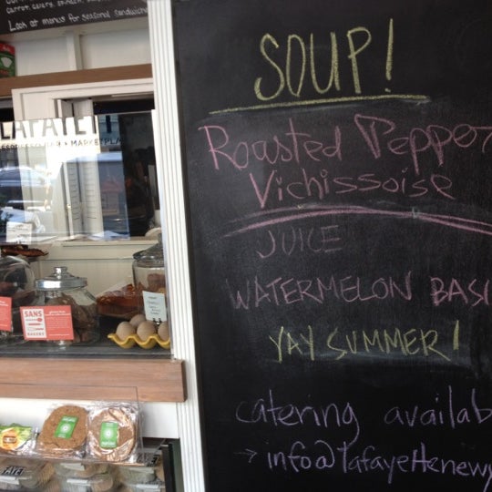 7/11/2012 tarihinde Jeff S.ziyaretçi tarafından Lafayette Espresso Bar + Marketplace'de çekilen fotoğraf