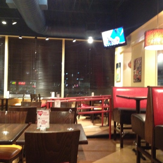 3/21/2012 tarihinde T K.ziyaretçi tarafından Uncle Maddio&#39;s Pizza Joint'de çekilen fotoğraf