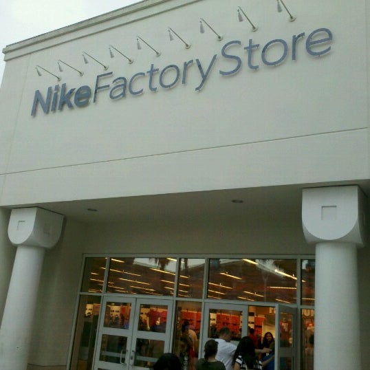 ajustar Infrarrojo si puedes Nike Factory Store - Tienda de artículos deportivos en Orlando