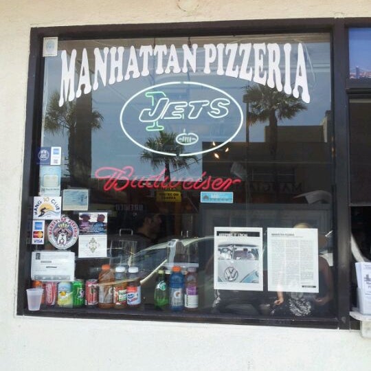 รูปภาพถ่ายที่ Manhattan Pizzeria โดย Barry M. เมื่อ 4/8/2012