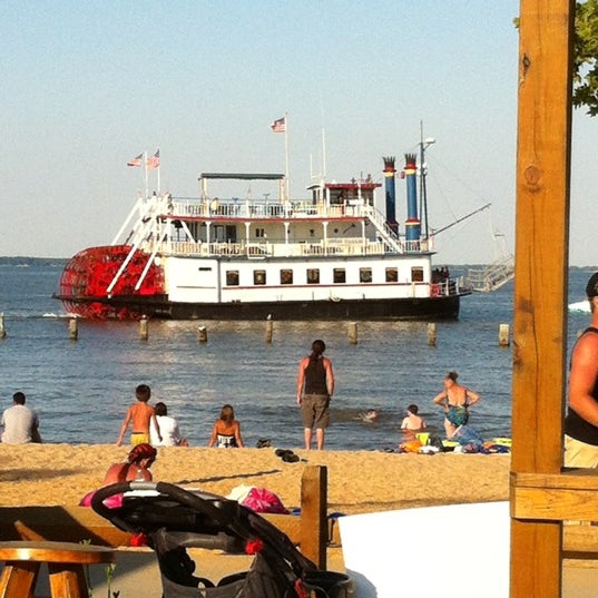 Foto tirada no(a) Riverboat on the Potomac por Vanessa H. em 6/9/2012