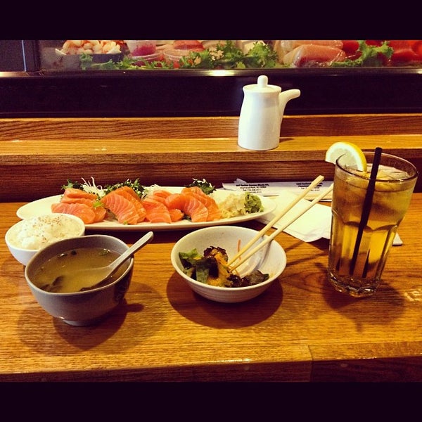 Photo taken at Midori Sushi by Milton S. on 5/18/2012