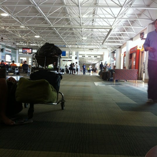 Foto tirada no(a) Mackay Airport (MKY) por Adam M. em 2/14/2012