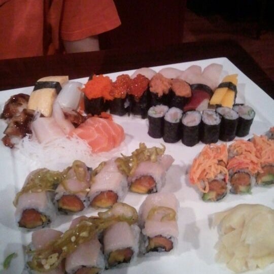 Das Foto wurde bei Sushi Kingdom von Victor K. am 5/28/2012 aufgenommen