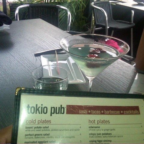 Foto diambil di Tokio Pub oleh Rick R. pada 7/14/2012