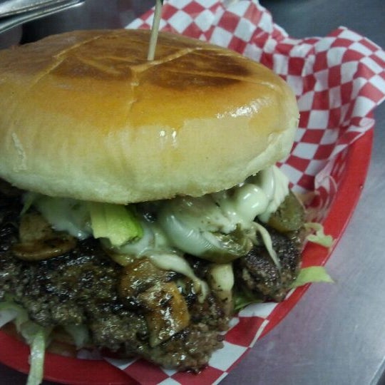 Foto tomada en Porky&#39;s Burgers &amp; More  por Christine16 d. el 2/5/2012