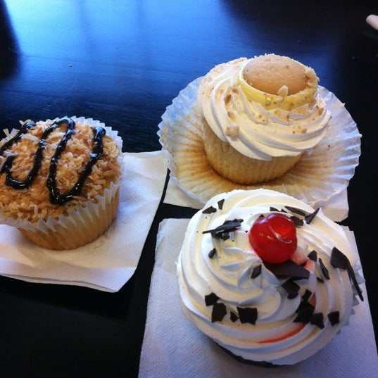 7/10/2012에 Ann M.님이 SugarHigh Bakery에서 찍은 사진