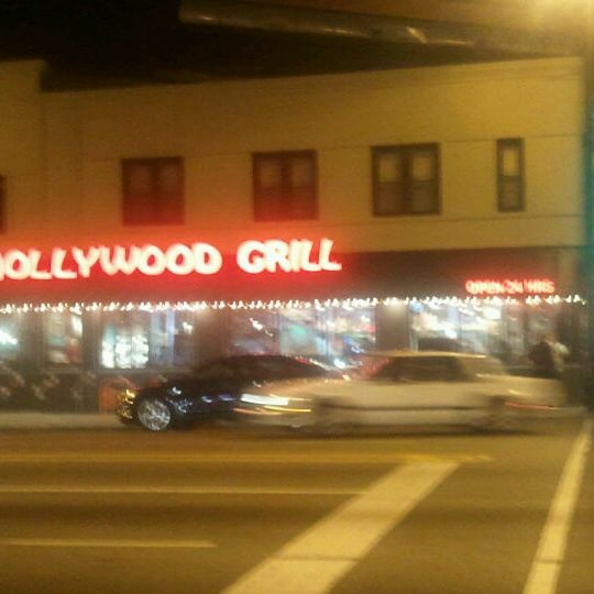 Снимок сделан в Hollywood Grill пользователем Emily K. 3/17/2012