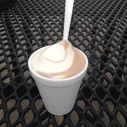 Photo taken at Armadillos Ice Cream Shoppe by Liz W. on 8/1/2012