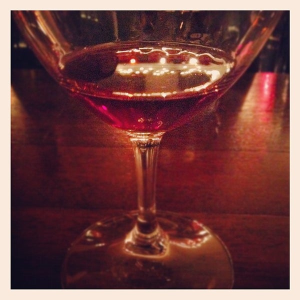 Foto tirada no(a) Gather Wine Bar por Michael B. em 5/13/2012