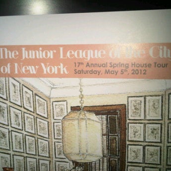 รูปภาพถ่ายที่ New York Junior League โดย Shanette C. เมื่อ 5/5/2012