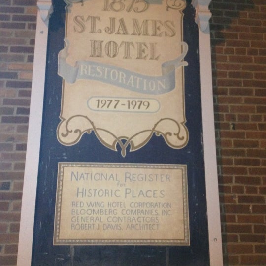 Foto diambil di St. James Hotel oleh Sheri pada 9/7/2012