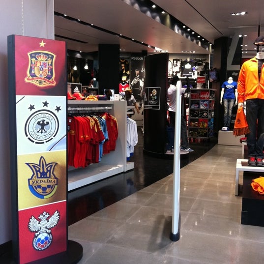 scotiabank arena raptors store