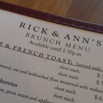 Foto tomada en Rick &amp; Ann&#39;s Restaurant  por Heather C. el 9/8/2012