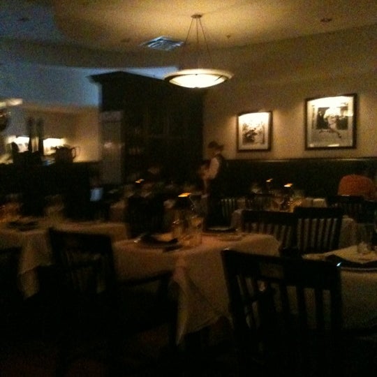 5/24/2012에 Holly P.님이 Shula&#39;s Steak House에서 찍은 사진