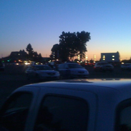 Photo prise au West Wind Sacramento 6 Drive-In par Van Full of Candy le6/14/2012