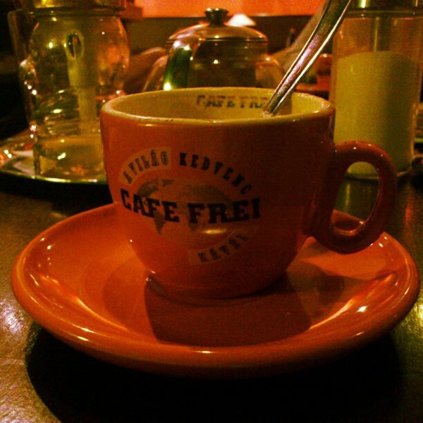 Снимок сделан в Café Frei пользователем Mate P. 4/18/2012