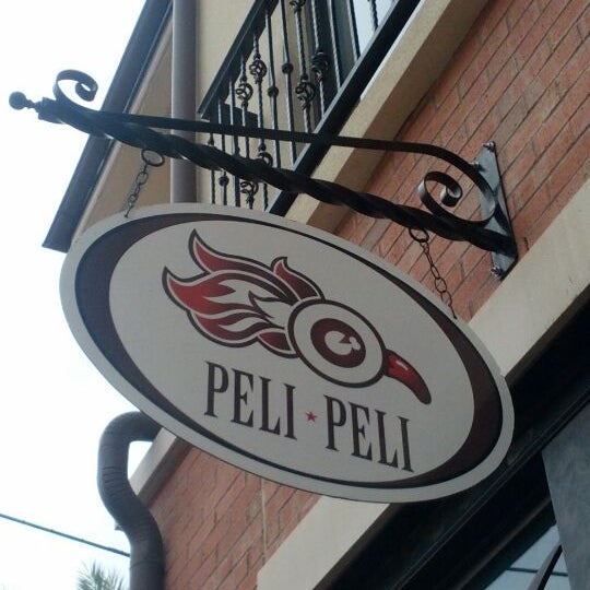 รูปภาพถ่ายที่ Peli Peli โดย Randy เมื่อ 6/6/2012