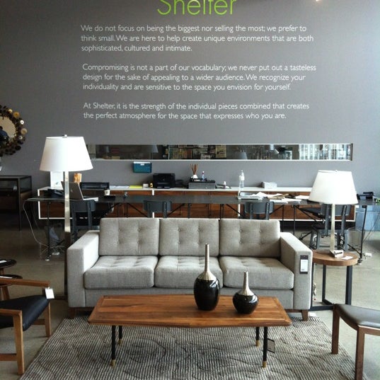 รูปภาพถ่ายที่ Shelter Furniture โดย Darryl F. เมื่อ 5/3/2012