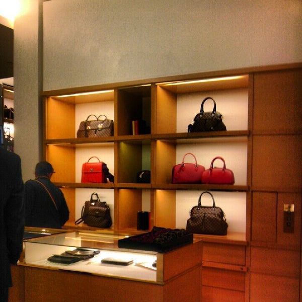 Louis Vuitton Don Luxury Goods Store