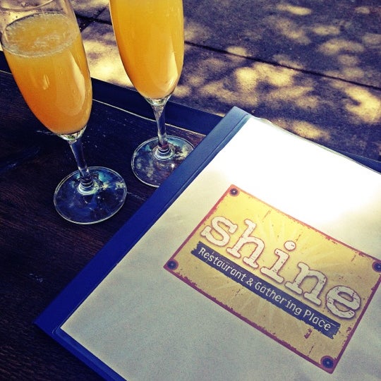 Foto diambil di Shine Restaurant &amp; Gathering Place oleh g pada 9/12/2012