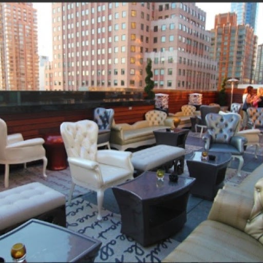 4/16/2012 tarihinde Jada S.ziyaretçi tarafından XVI Lounge NYC'de çekilen fotoğraf