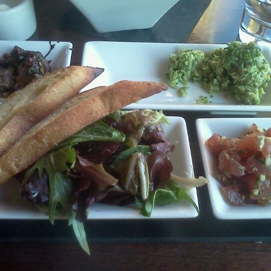 รูปภาพถ่ายที่ Five Spice Seafood + Wine Bar โดย Jennifer E. เมื่อ 3/24/2012