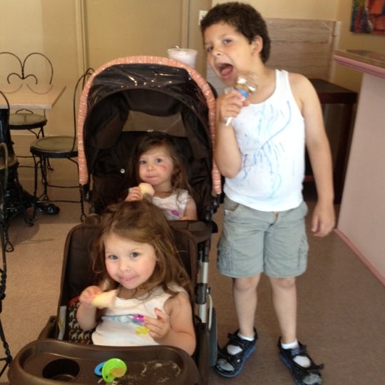 Photo taken at Scoops Ice Cream &amp; Candy by Chriss Jeremy S. on 6/23/2012