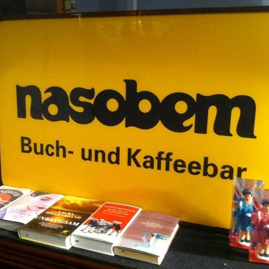 Foto scattata a Nasobem Buch- und Kaffeebar da Christian G. il 2/24/2012
