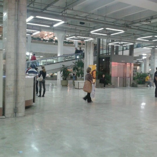 Das Foto wurde bei Shopping Lar Center von Kary C. am 7/7/2012 aufgenommen