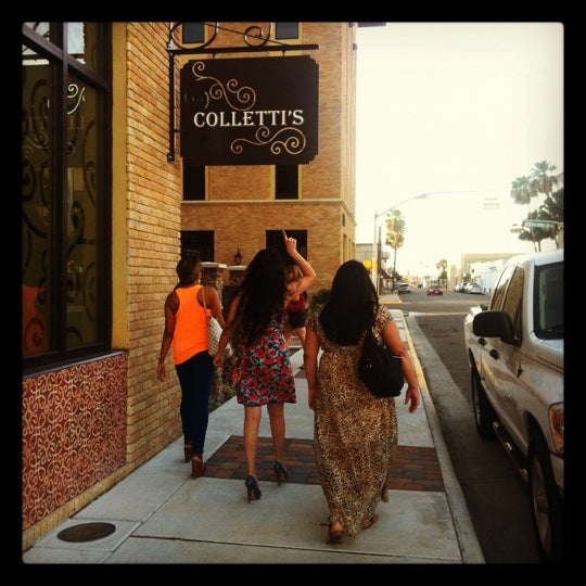 7/26/2012 tarihinde Cristina G.ziyaretçi tarafından Colletti&#39;s Italian Restaurant'de çekilen fotoğraf