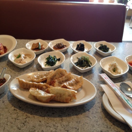 รูปภาพถ่ายที่ Asian Kitchen Korean Cuisine โดย Shavkat I. เมื่อ 6/7/2012