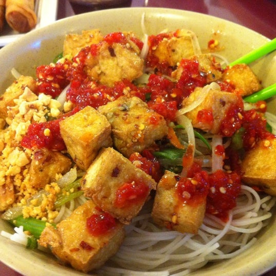 รูปภาพถ่ายที่ Kim Phung Restaurant - North Lamar โดย Danielle B. เมื่อ 7/9/2012