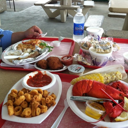 Foto scattata a Lobster Hut da Ariel P. il 5/30/2012